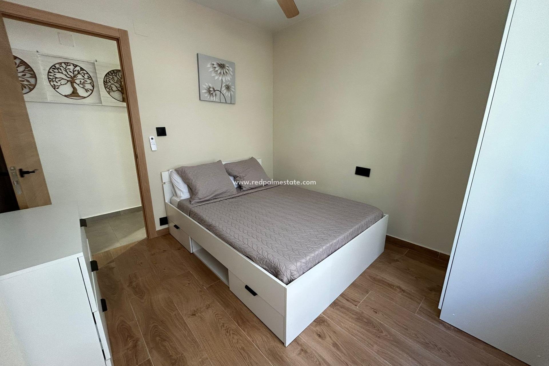 Resale - Apartment -
Torrevieja - Centro Torrevieja