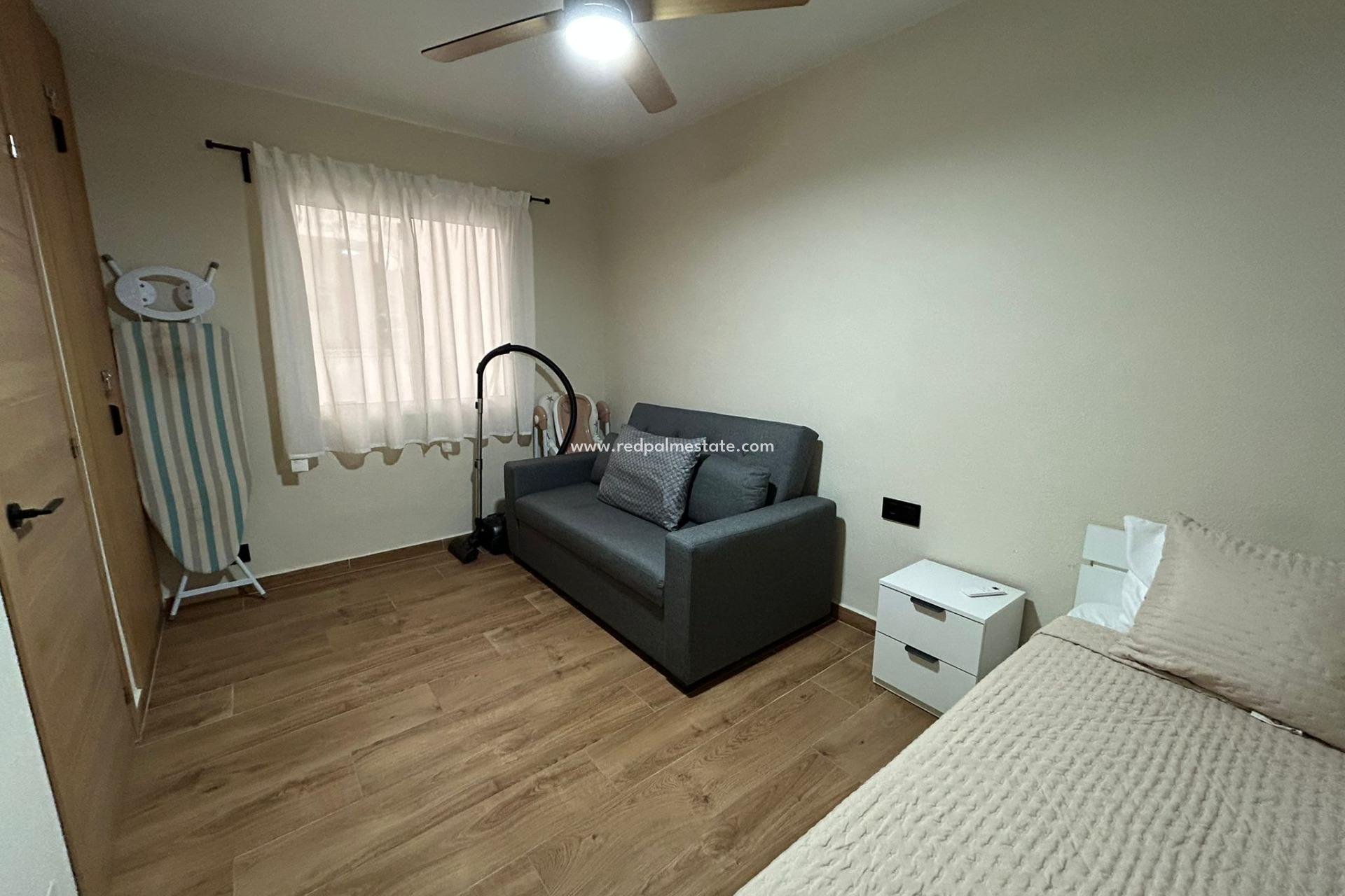 Resale - Apartment -
Torrevieja - Centro Torrevieja