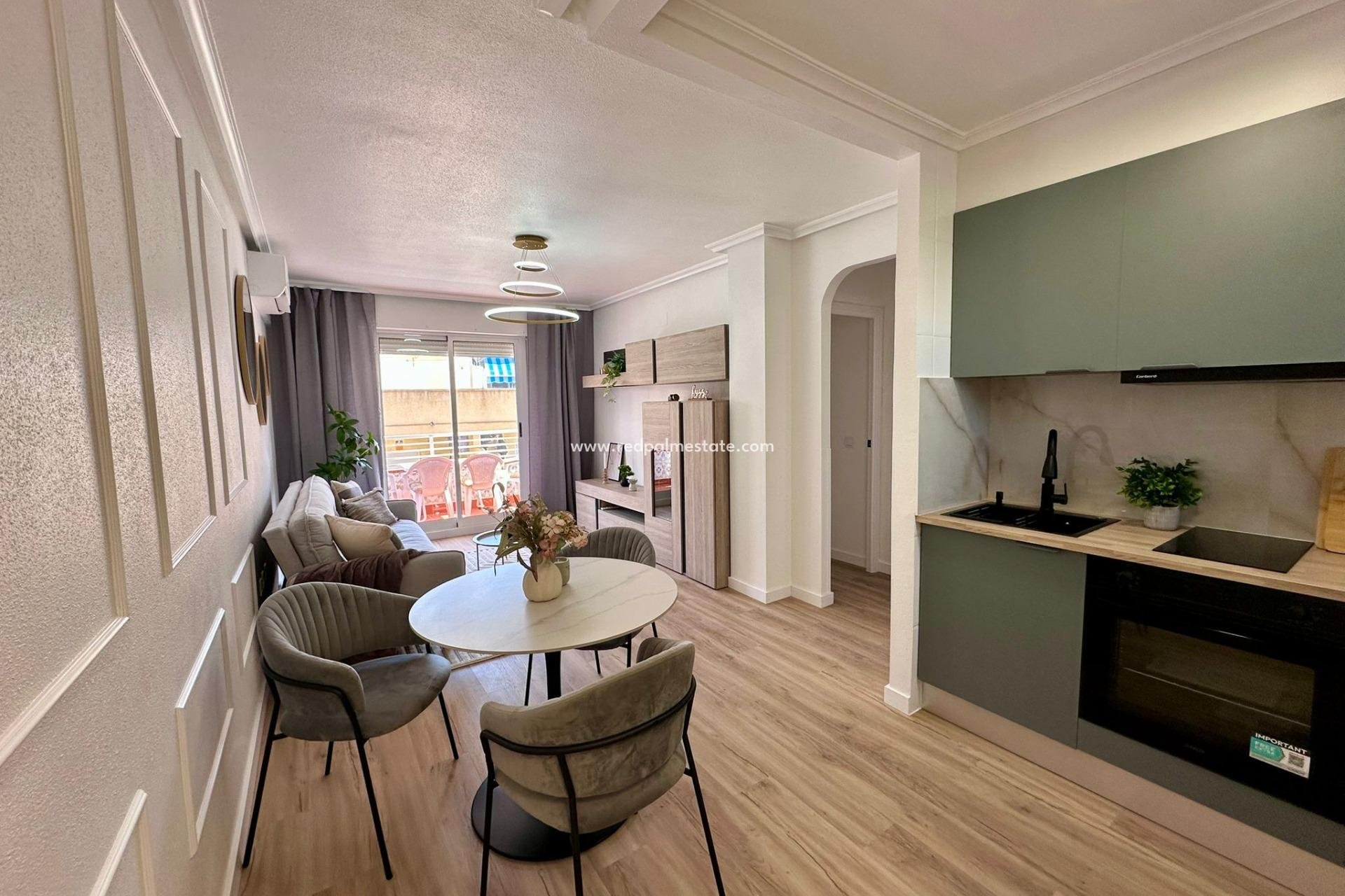 Resale - Apartment -
Torrevieja - Centro Torrevieja