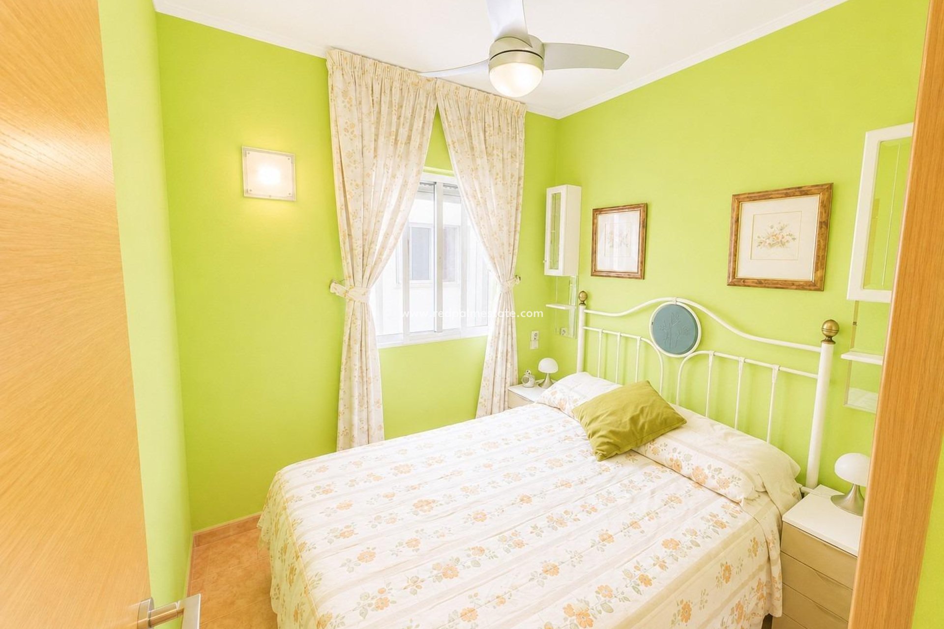Resale - Apartment -
Torrevieja - Centro Torrevieja