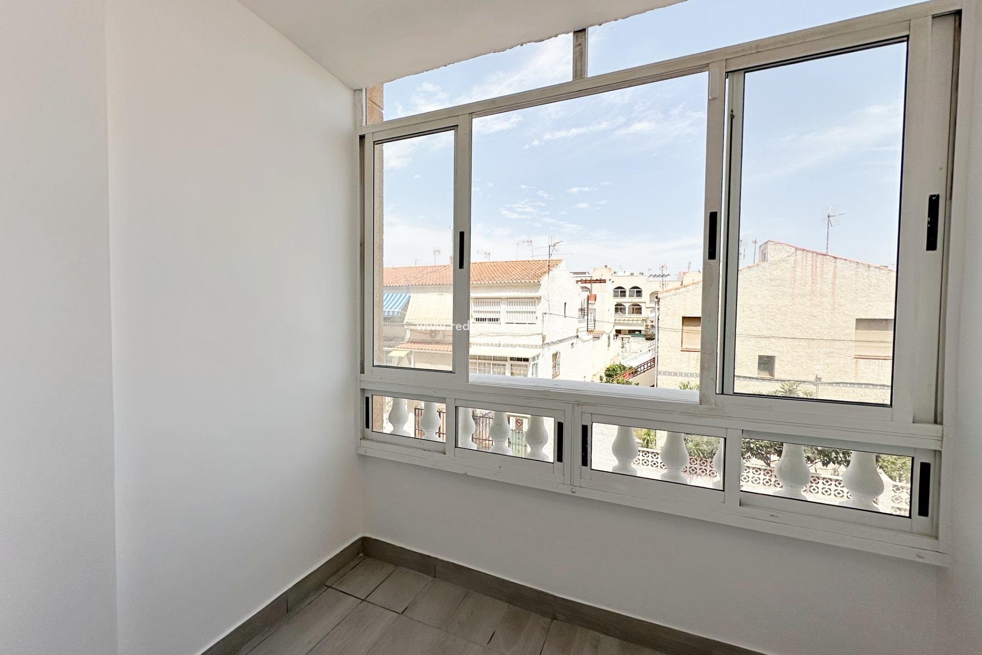 Resale - Apartment -
Torrevieja - Centro Torrevieja