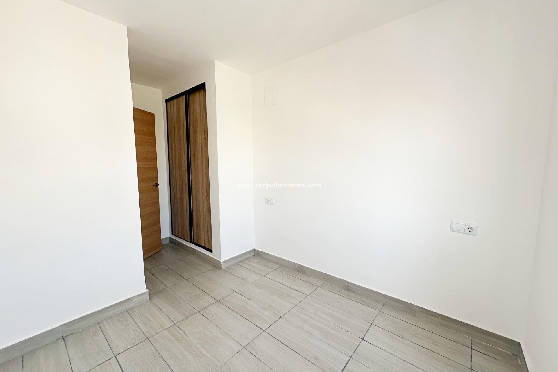Resale - Apartment -
Torrevieja - Centro Torrevieja