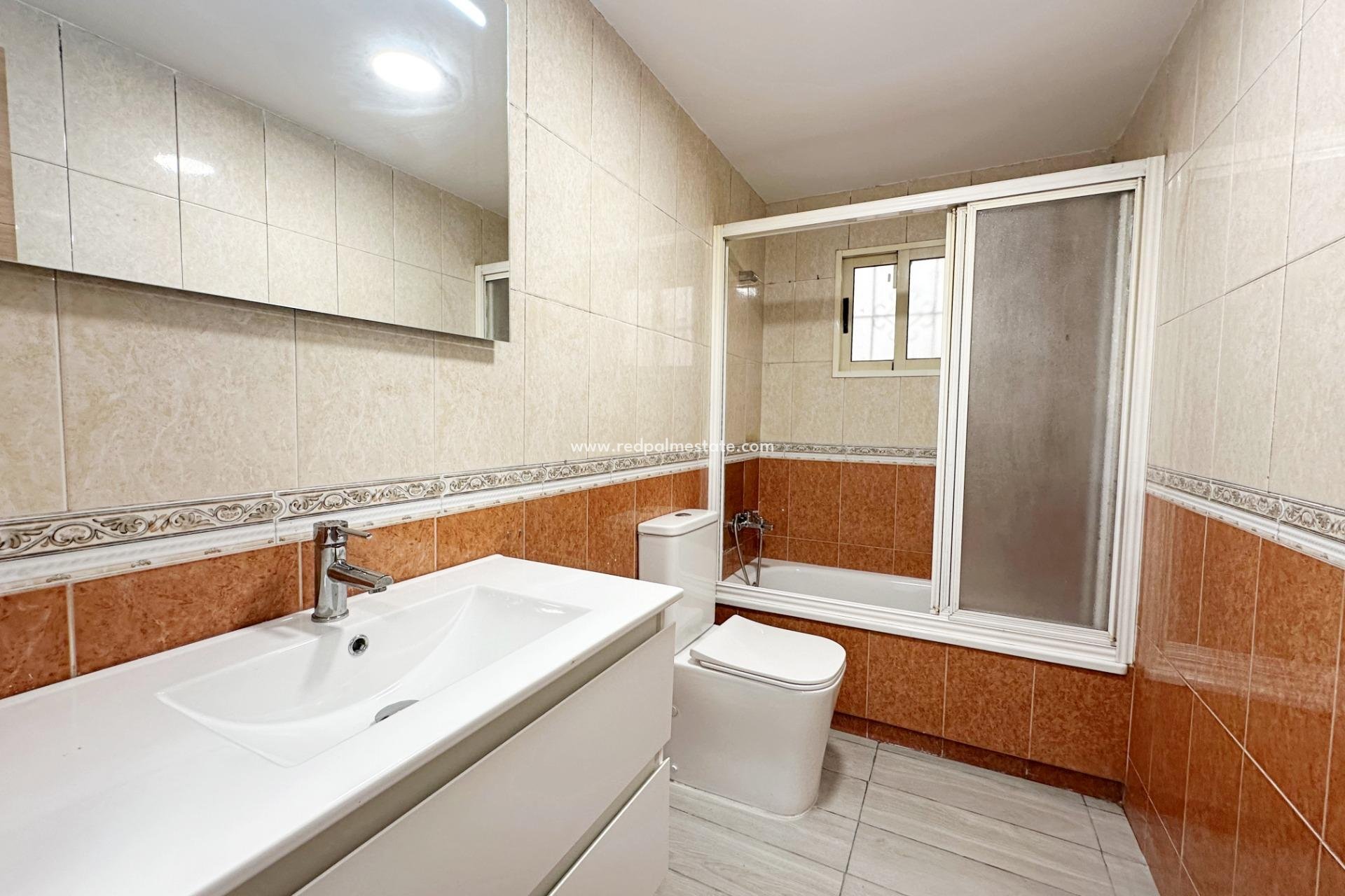 Resale - Apartment -
Torrevieja - Centro Torrevieja