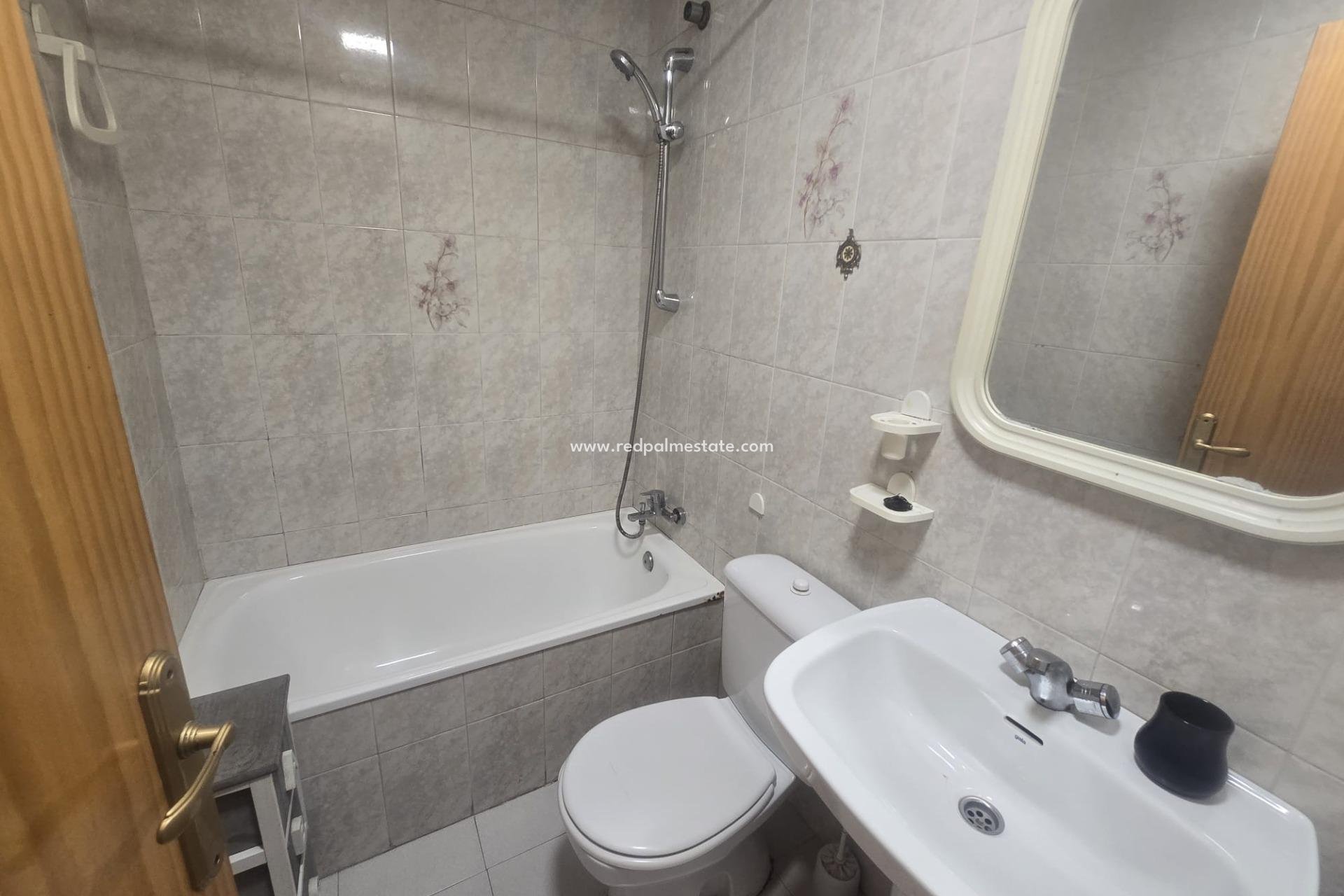 Resale - Apartment -
Torrevieja - Centro Torrevieja