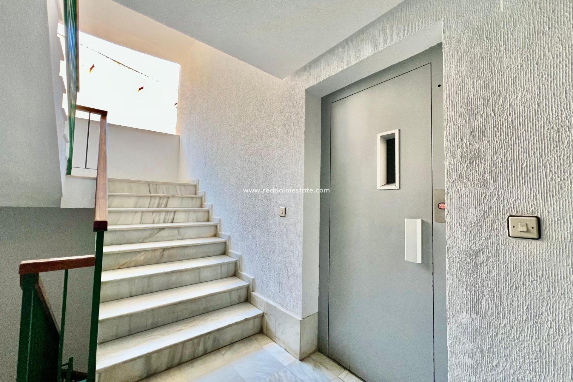 Resale - Apartment -
Torrevieja - Centro Torrevieja