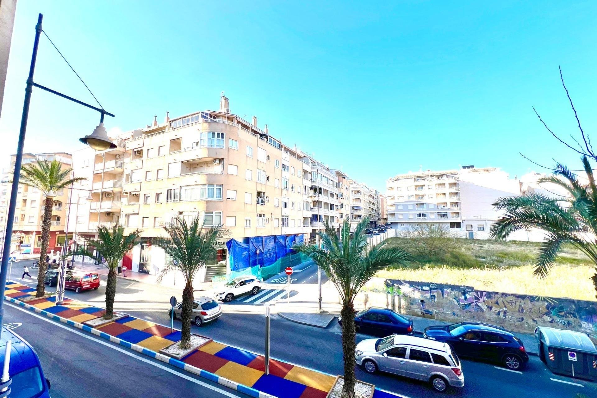Resale - Apartment -
Torrevieja - Centro Torrevieja