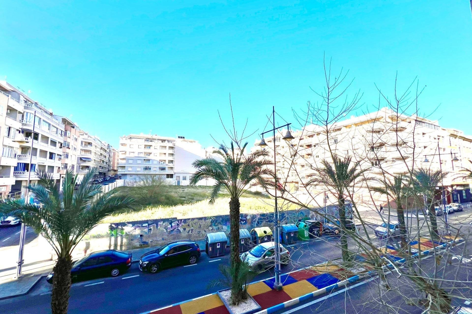 Resale - Apartment -
Torrevieja - Centro Torrevieja