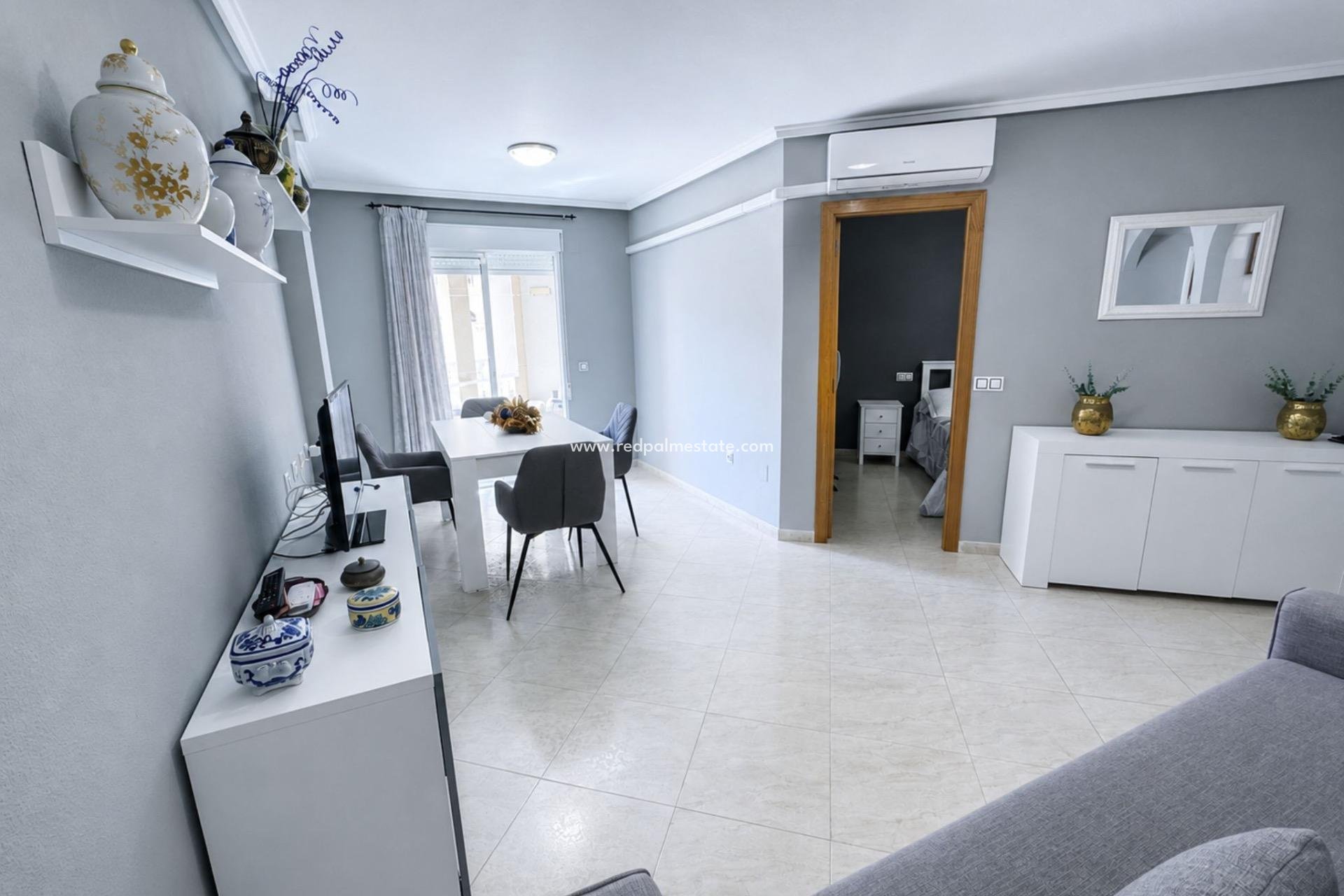 Resale - Apartment -
Torrevieja - Centro Torrevieja