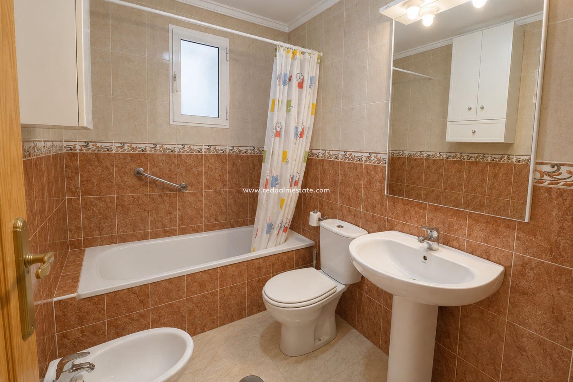 Resale - Apartment -
Torrevieja - Centro Torrevieja