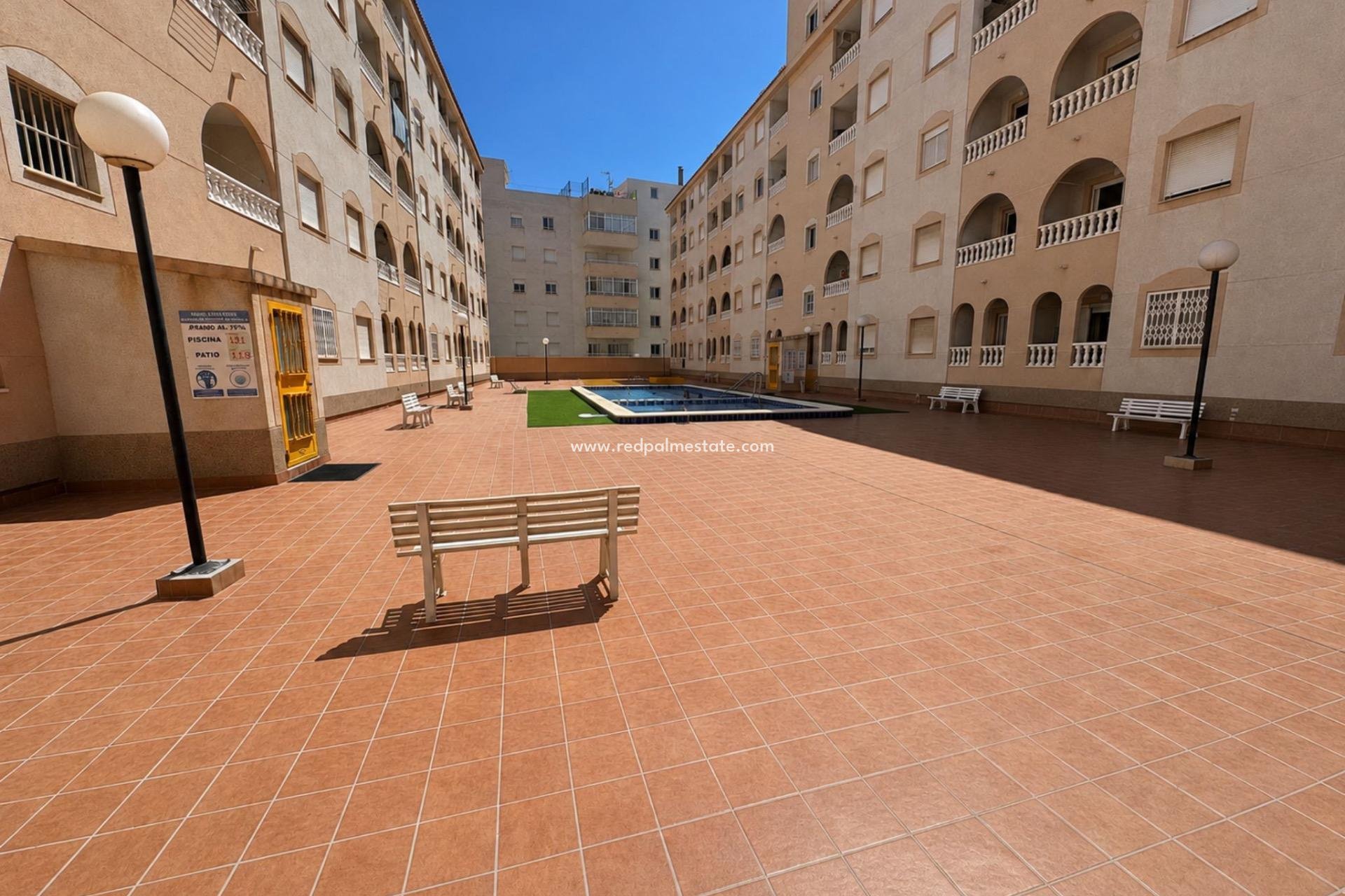 Resale - Apartment -
Torrevieja - Centro Torrevieja