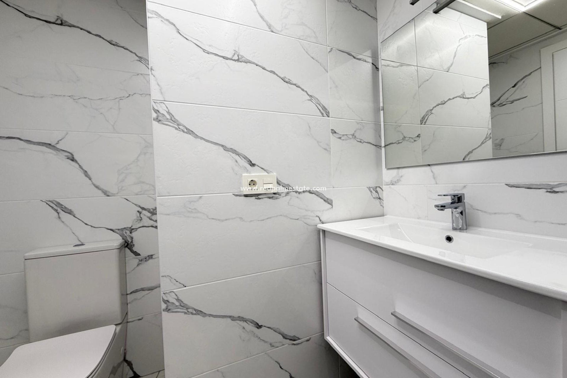 Resale - Apartment -
Torrevieja - Centro Torrevieja