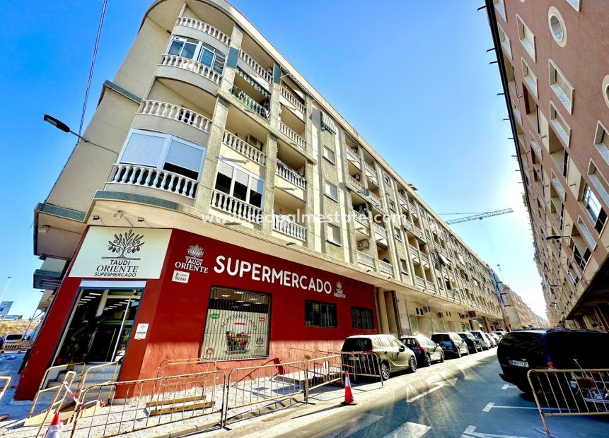 Resale - Apartment -
Torrevieja - Centro Torrevieja