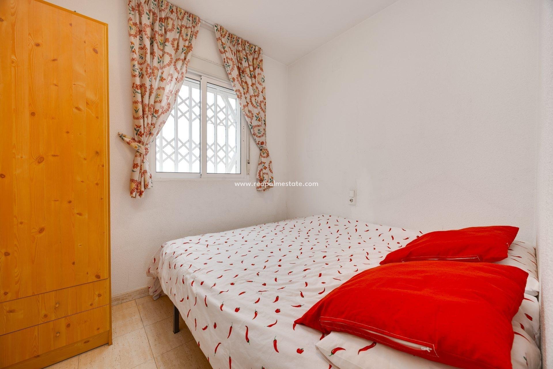 Resale - Apartment -
Torrevieja - Centro Torrevieja