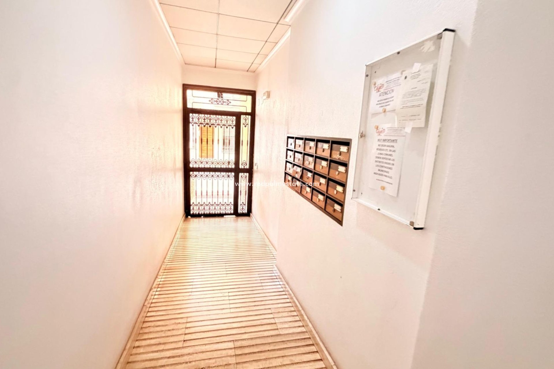 Resale - Apartment -
Torrevieja - Centro Torrevieja