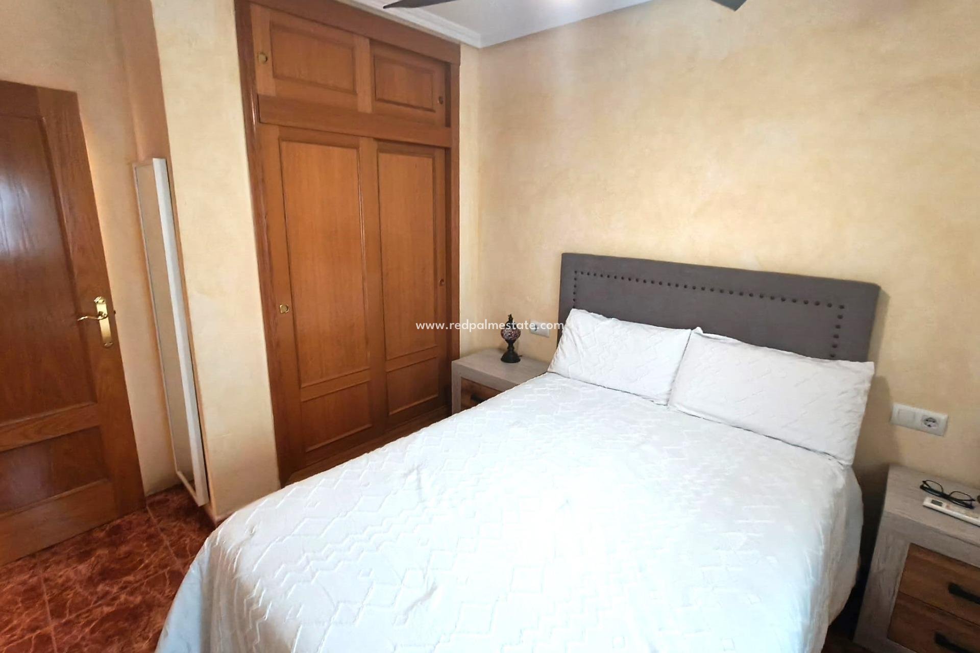 Resale - Apartment -
Torrevieja - Centro Torrevieja