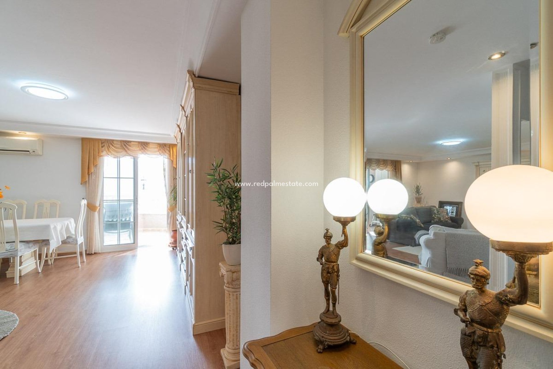 Resale - Apartment -
Torrevieja - Centro Torrevieja
