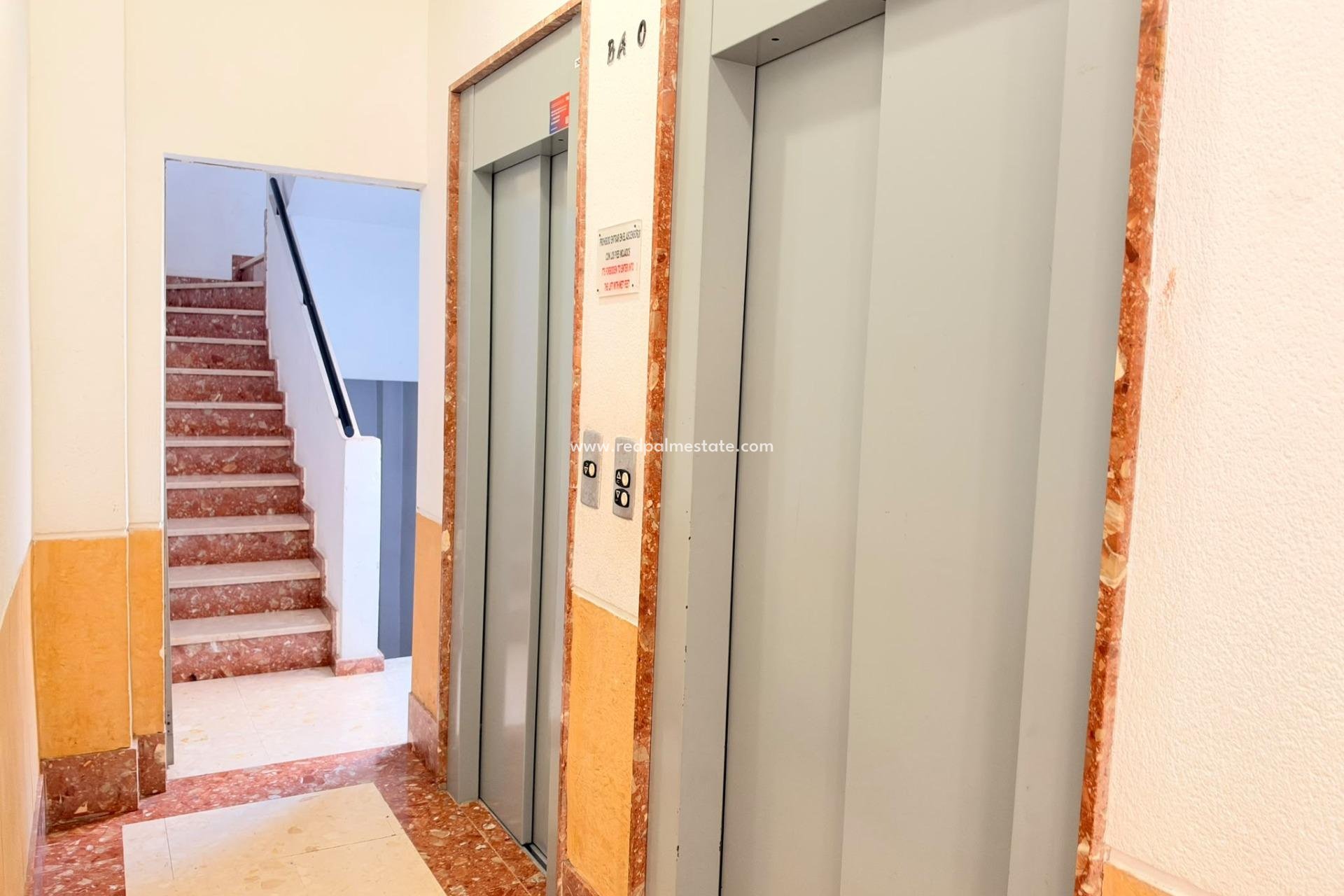 Resale - Apartment -
Torrevieja - Centro Torrevieja