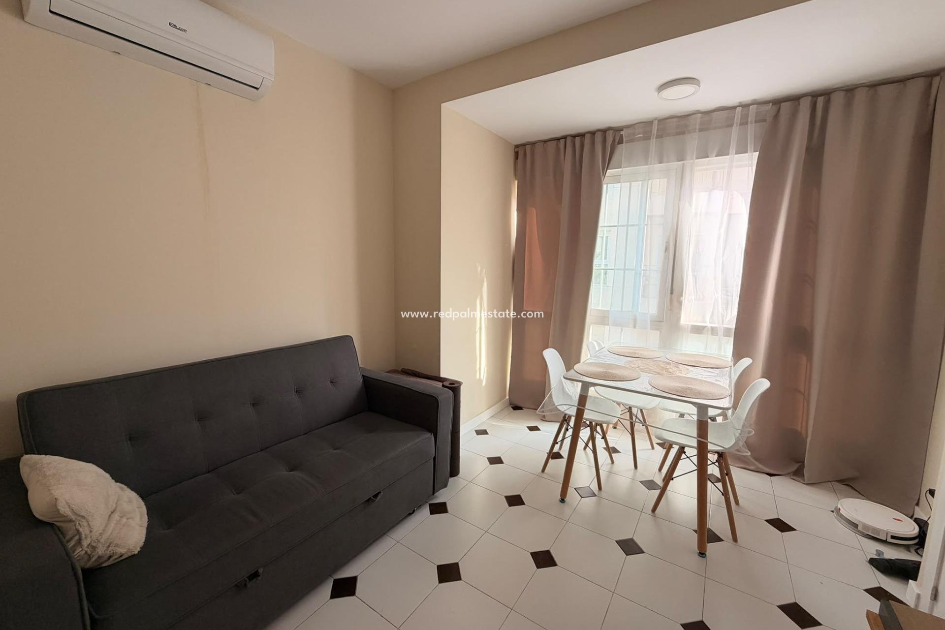 Resale - Apartment -
Torrevieja - Centro Torrevieja