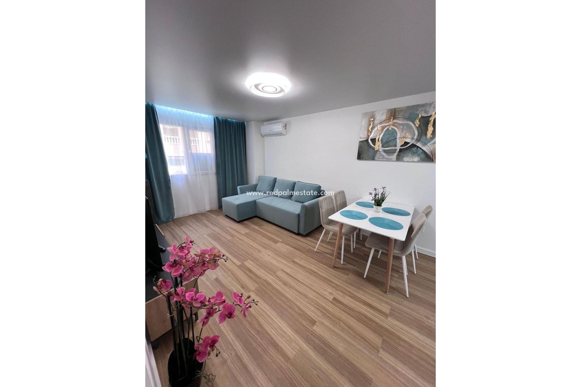 Resale - Apartment -
Torrevieja - Centro Torrevieja