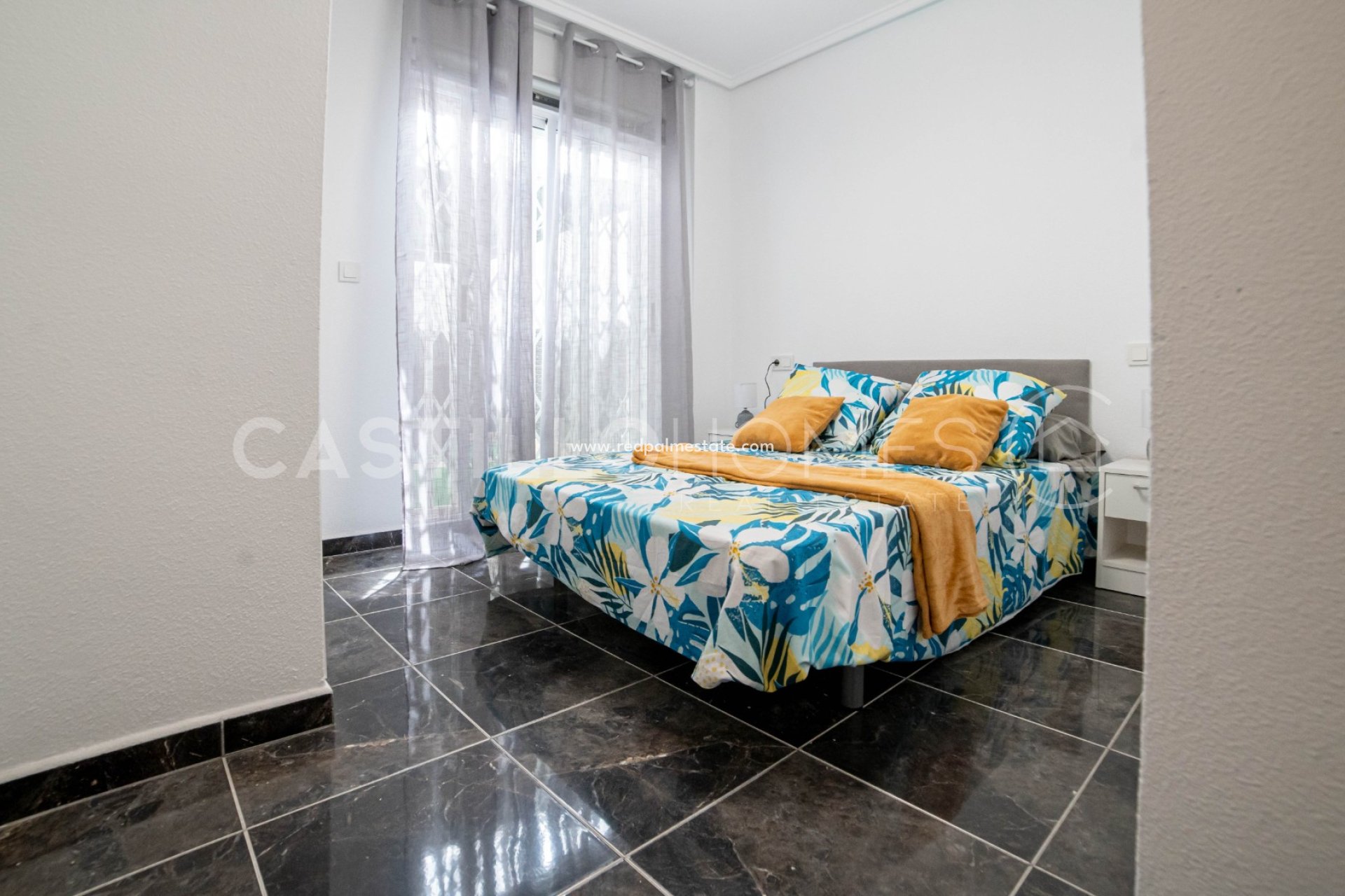 Resale - Apartment -
Torrevieja - Centro Torrevieja