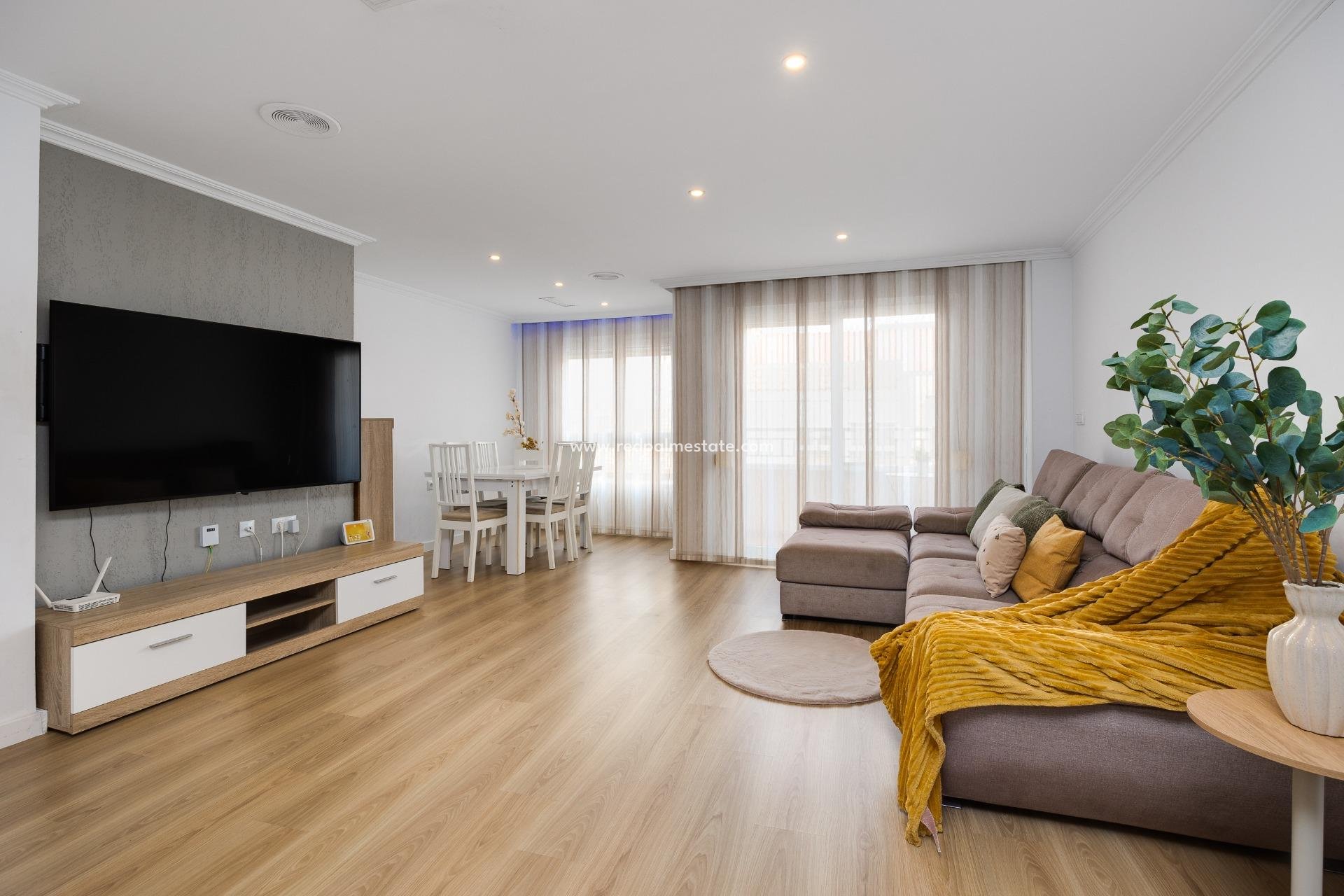 Resale - Apartment -
Torrevieja - Centro Torrevieja