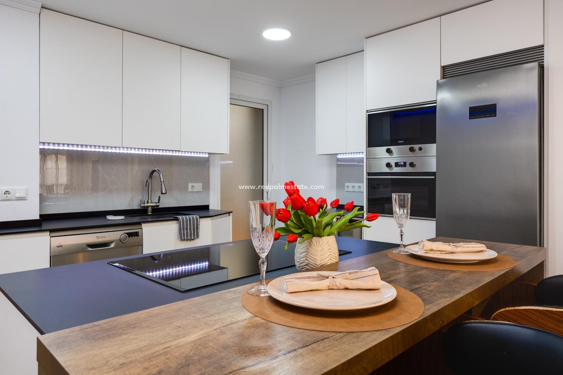 Resale - Apartment -
Torrevieja - Centro Torrevieja