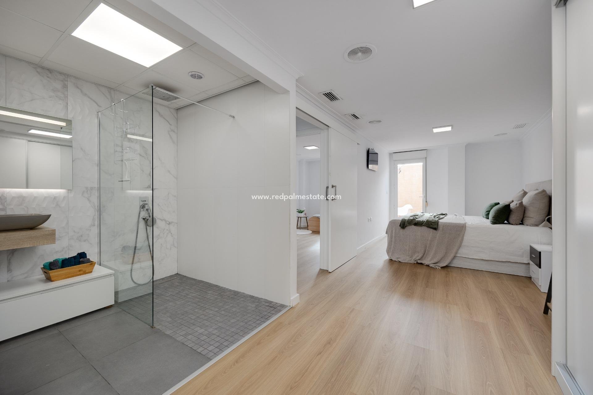 Resale - Apartment -
Torrevieja - Centro Torrevieja