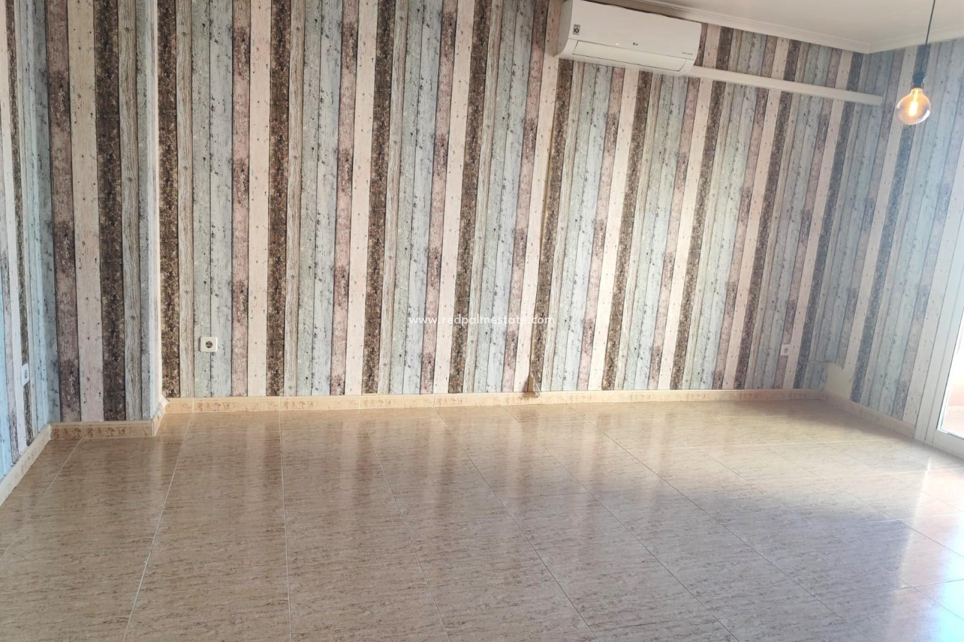 Resale - Apartment -
Torrevieja - Centro Torrevieja