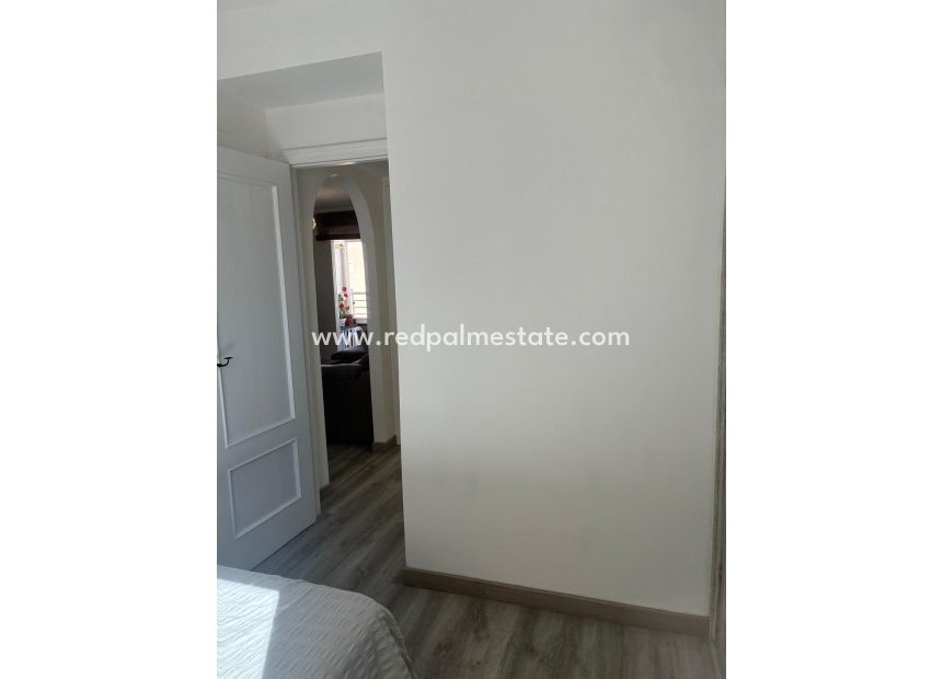 Resale - Apartment -
Torrevieja - Centro Torrevieja
