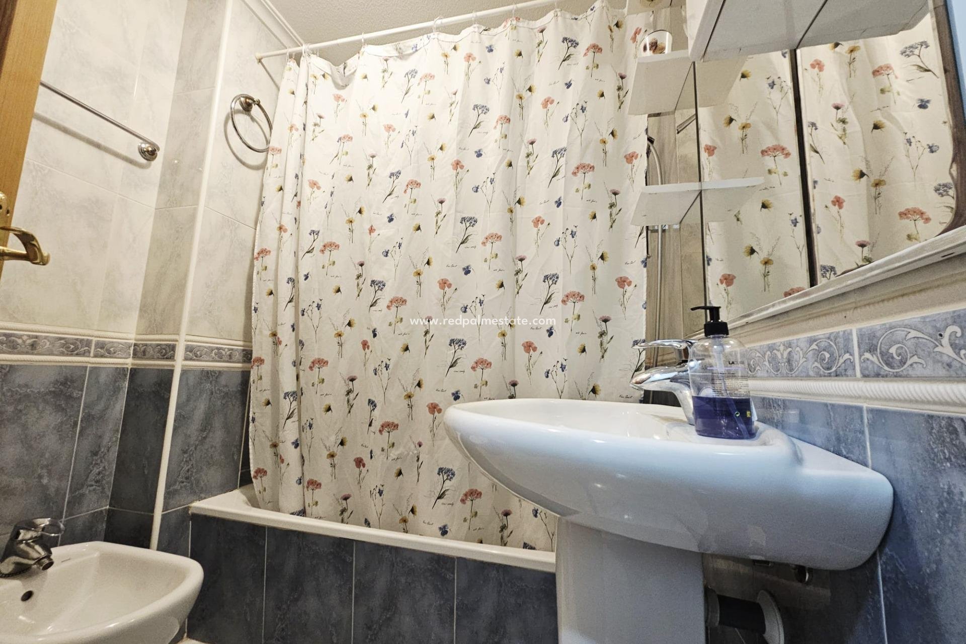 Resale - Apartment -
Torrevieja - Centro Torrevieja