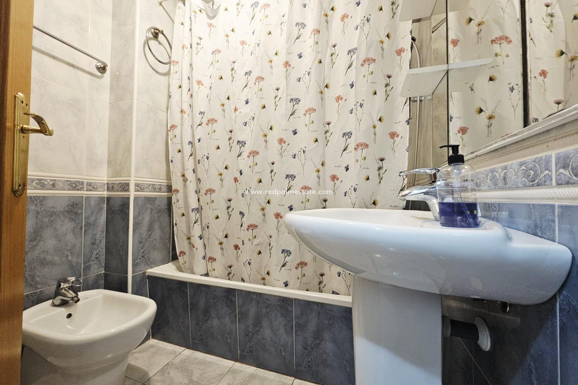 Resale - Apartment -
Torrevieja - Centro Torrevieja