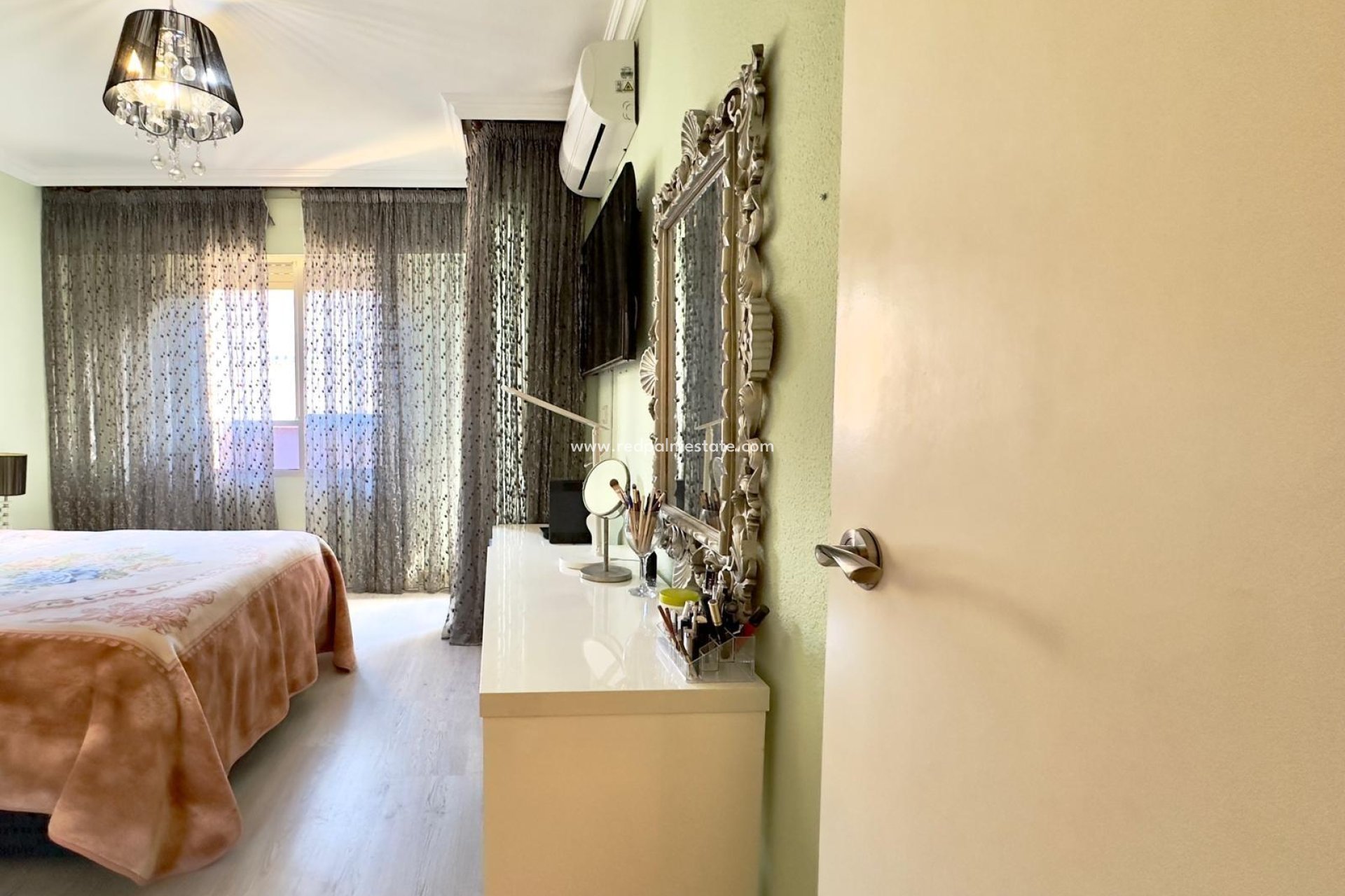 Resale - Apartment -
Torrevieja - Centro Torrevieja