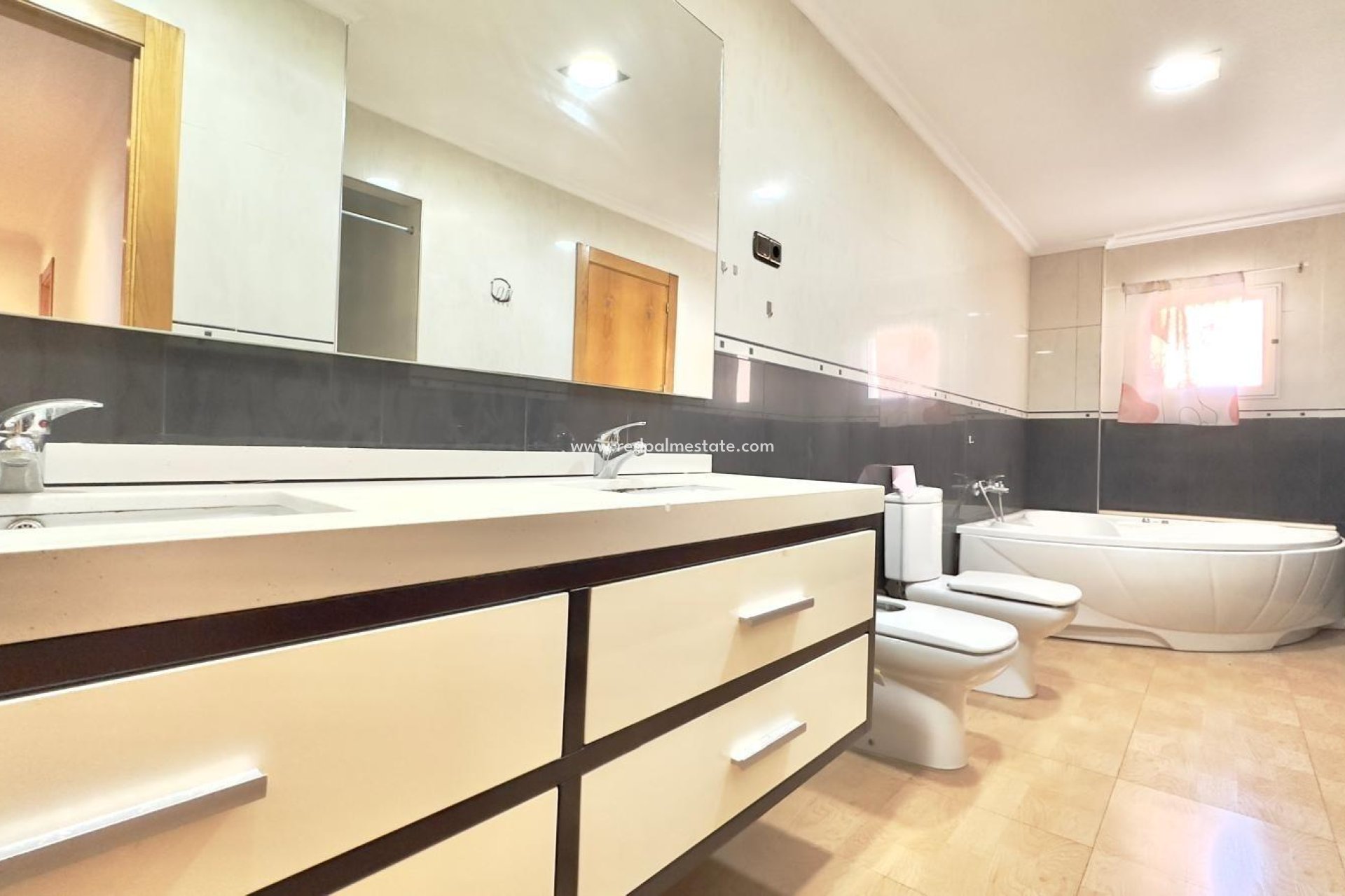 Resale - Apartment -
Torrevieja - Centro Torrevieja