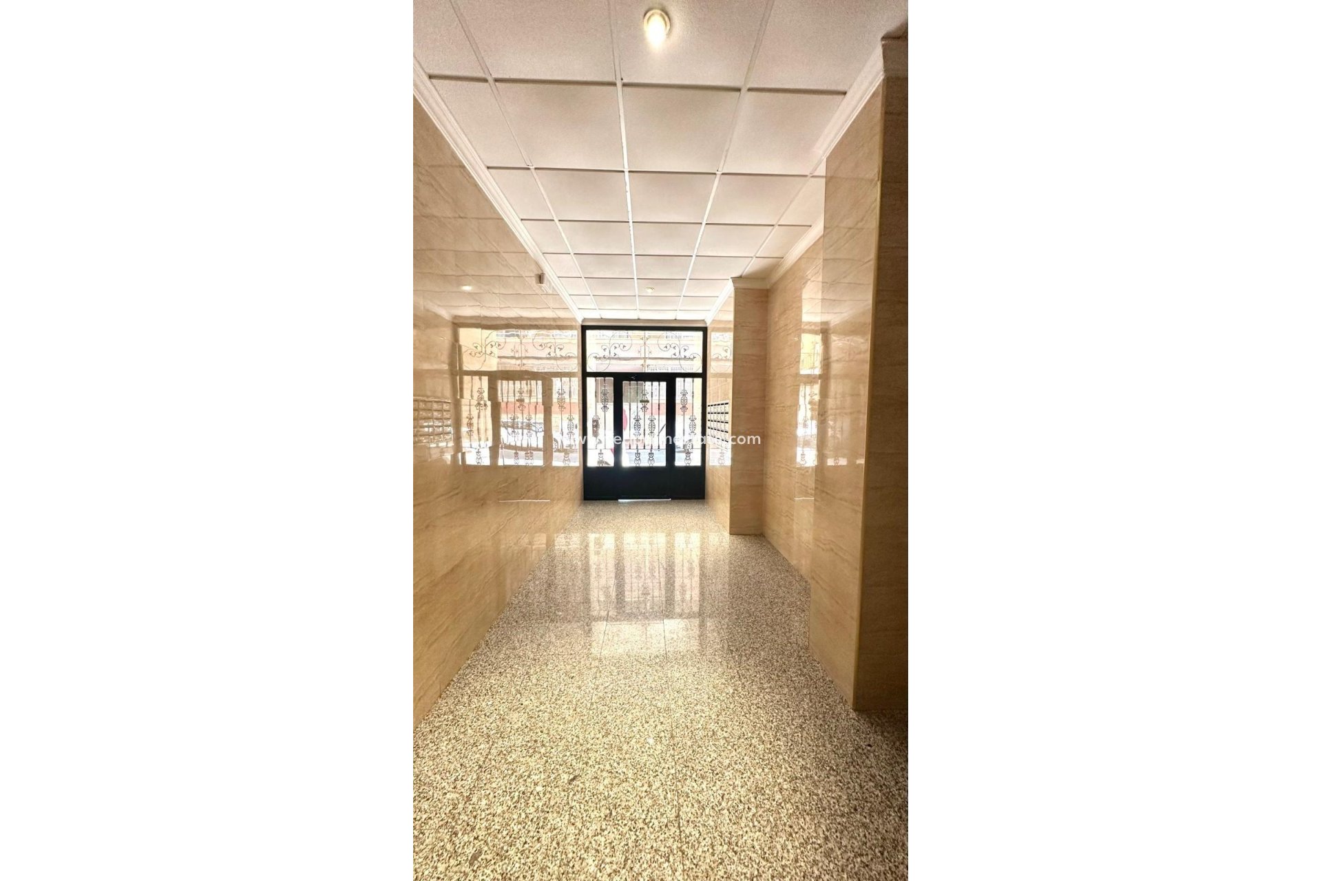 Resale - Apartment -
Torrevieja - Centro Torrevieja