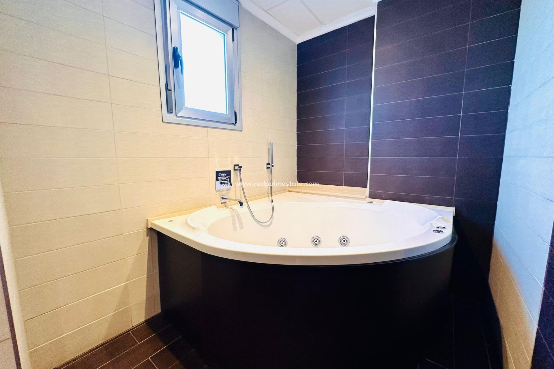 Resale - Apartment -
Torrevieja - Centro Torrevieja