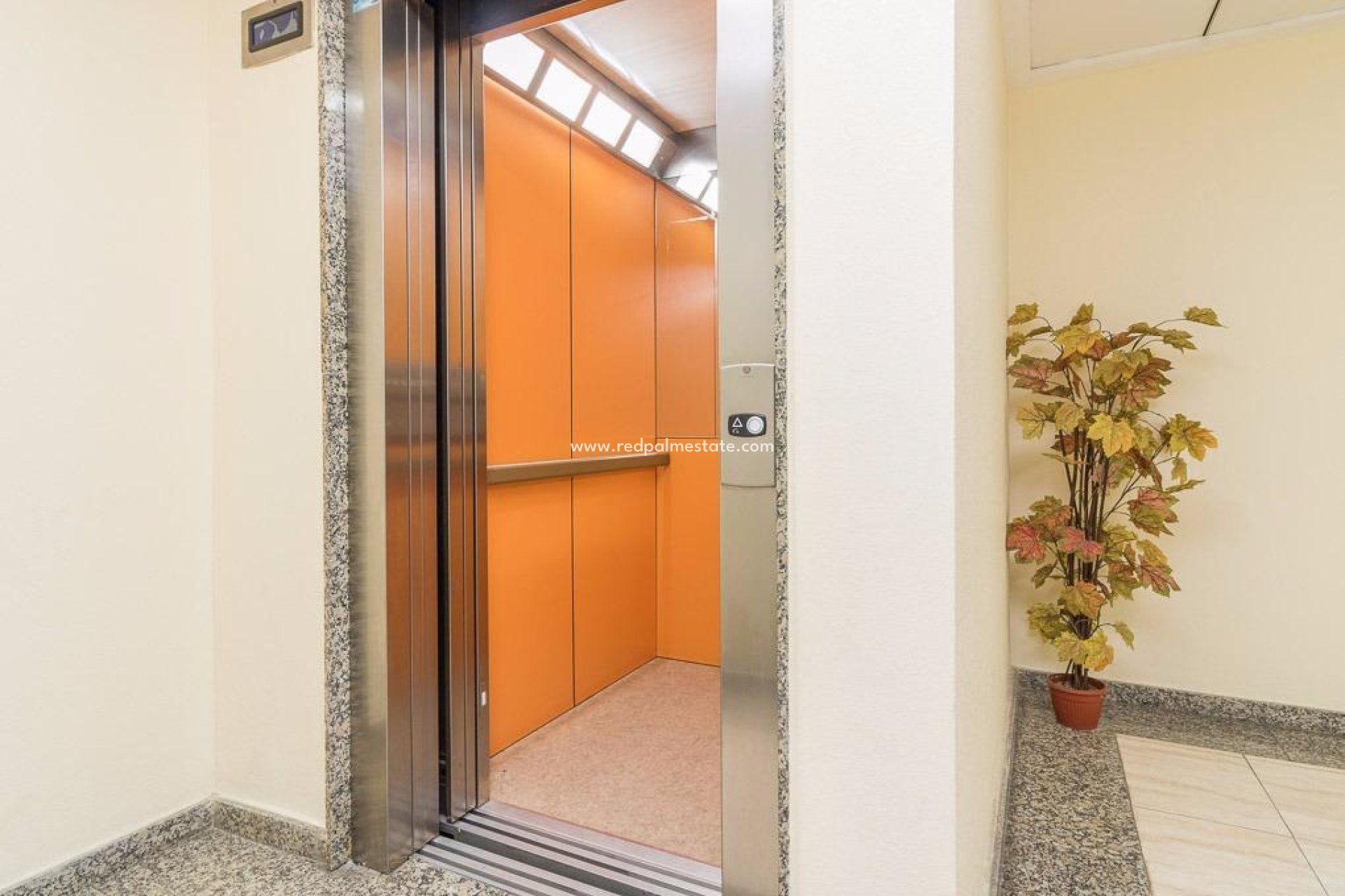 Resale - Apartment -
Torrevieja - Centro Torrevieja