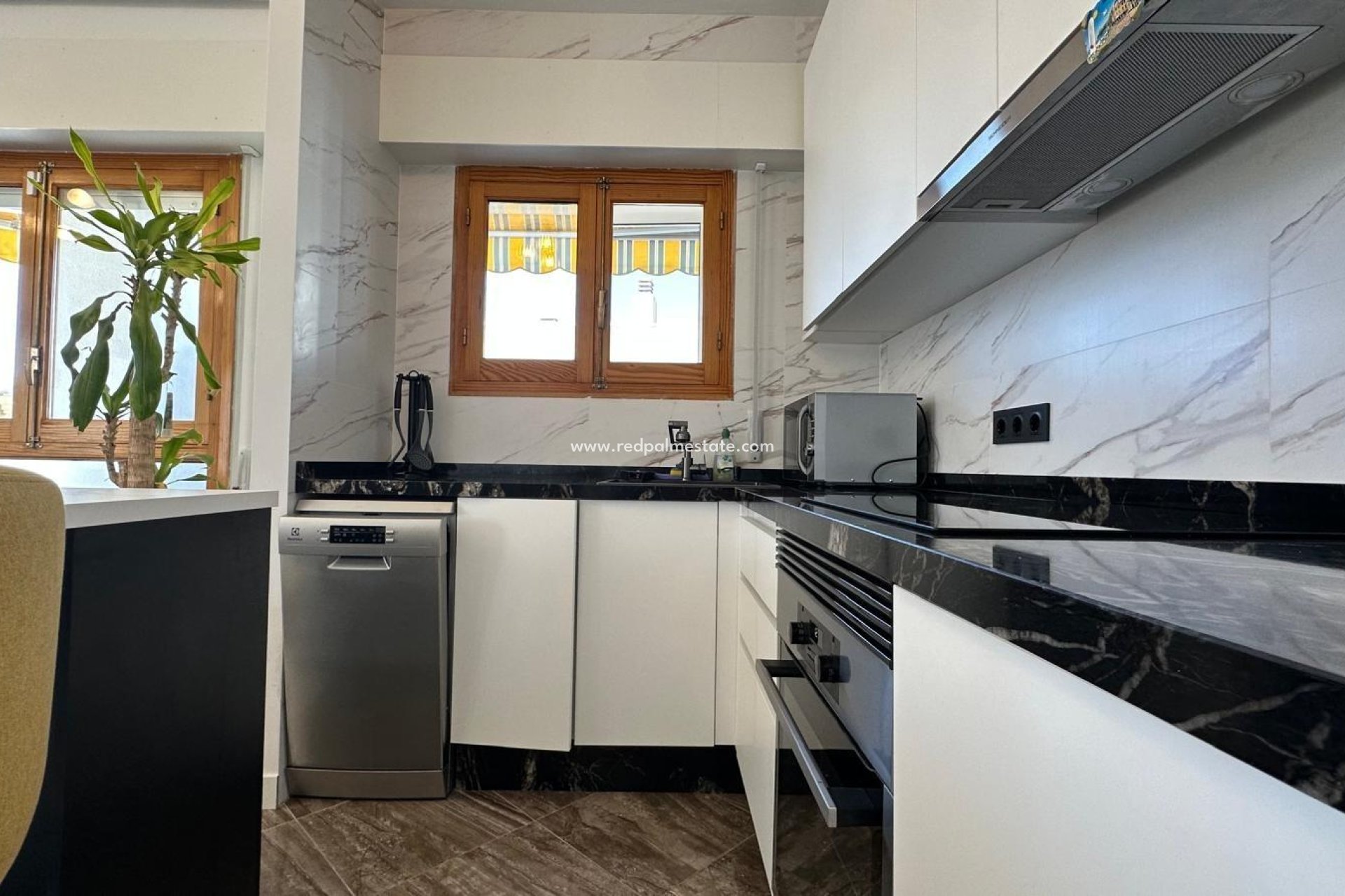 Resale - Apartment -
Torrevieja - Centro Torrevieja