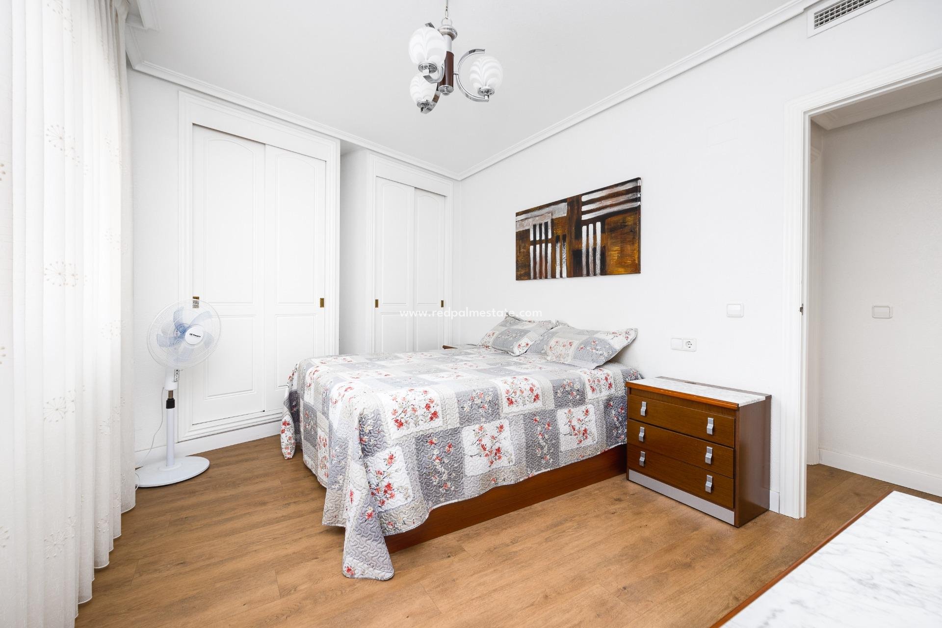 Resale - Apartment -
Torrevieja - Centro Torrevieja