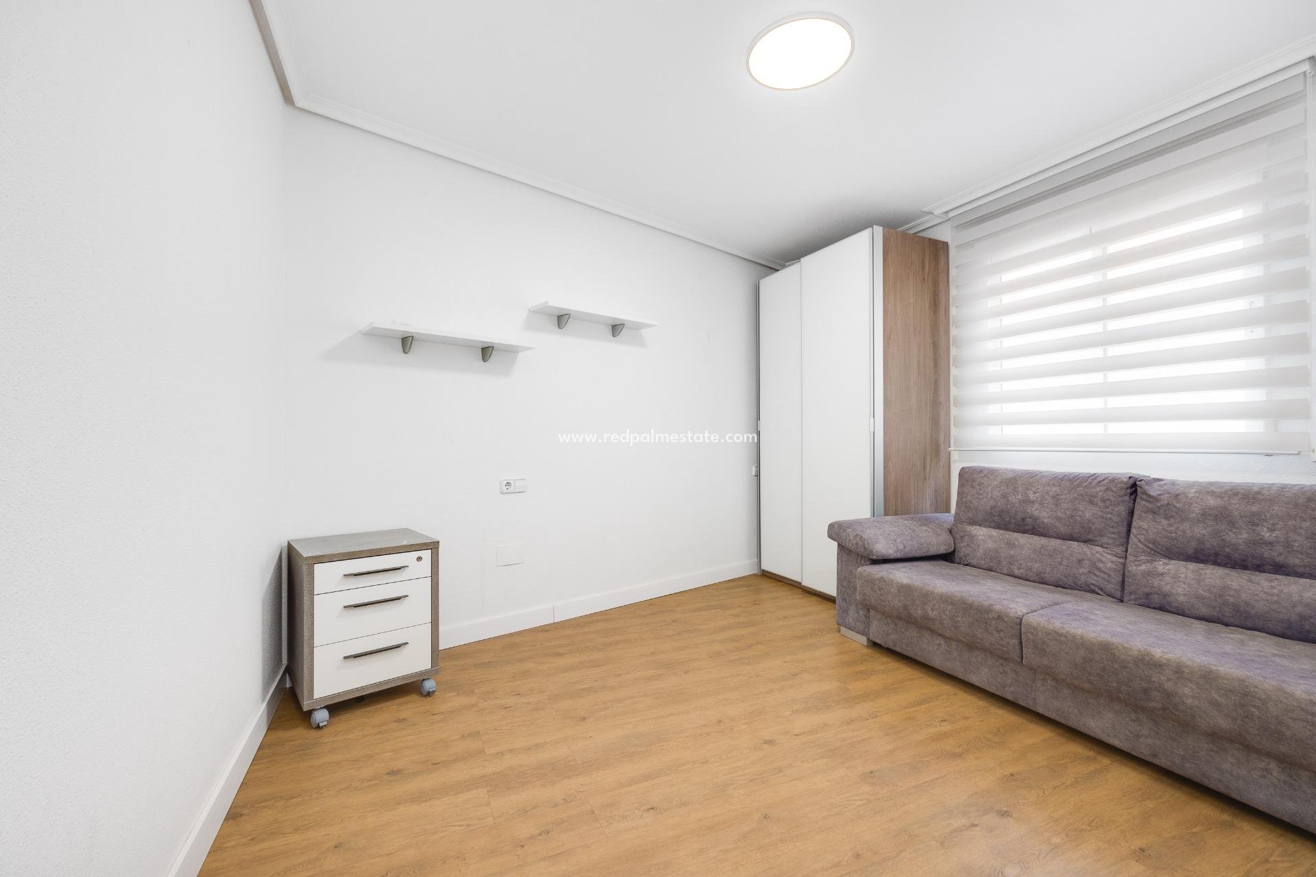 Resale - Apartment -
Torrevieja - Centro Torrevieja