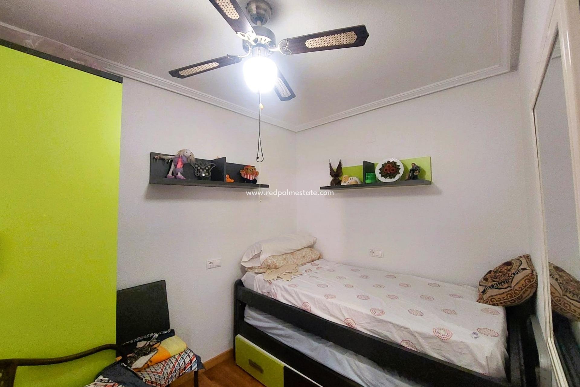 Resale - Apartment -
Torrevieja - Centro Torrevieja