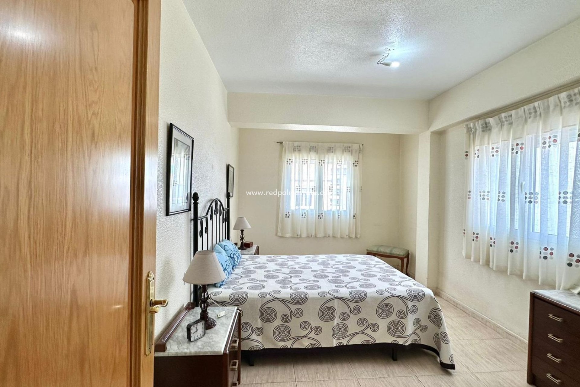 Resale - Apartment -
Torrevieja - Centro Torrevieja