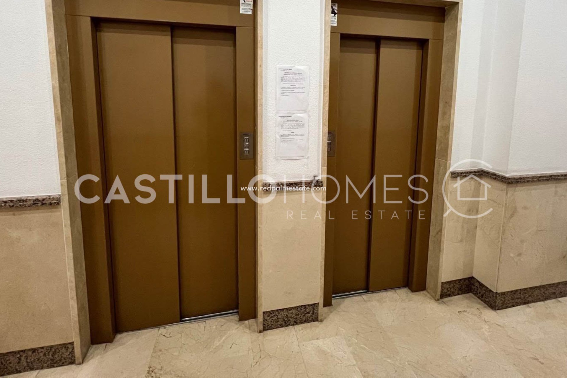 Resale - Apartment -
Torrevieja - Centro Torrevieja