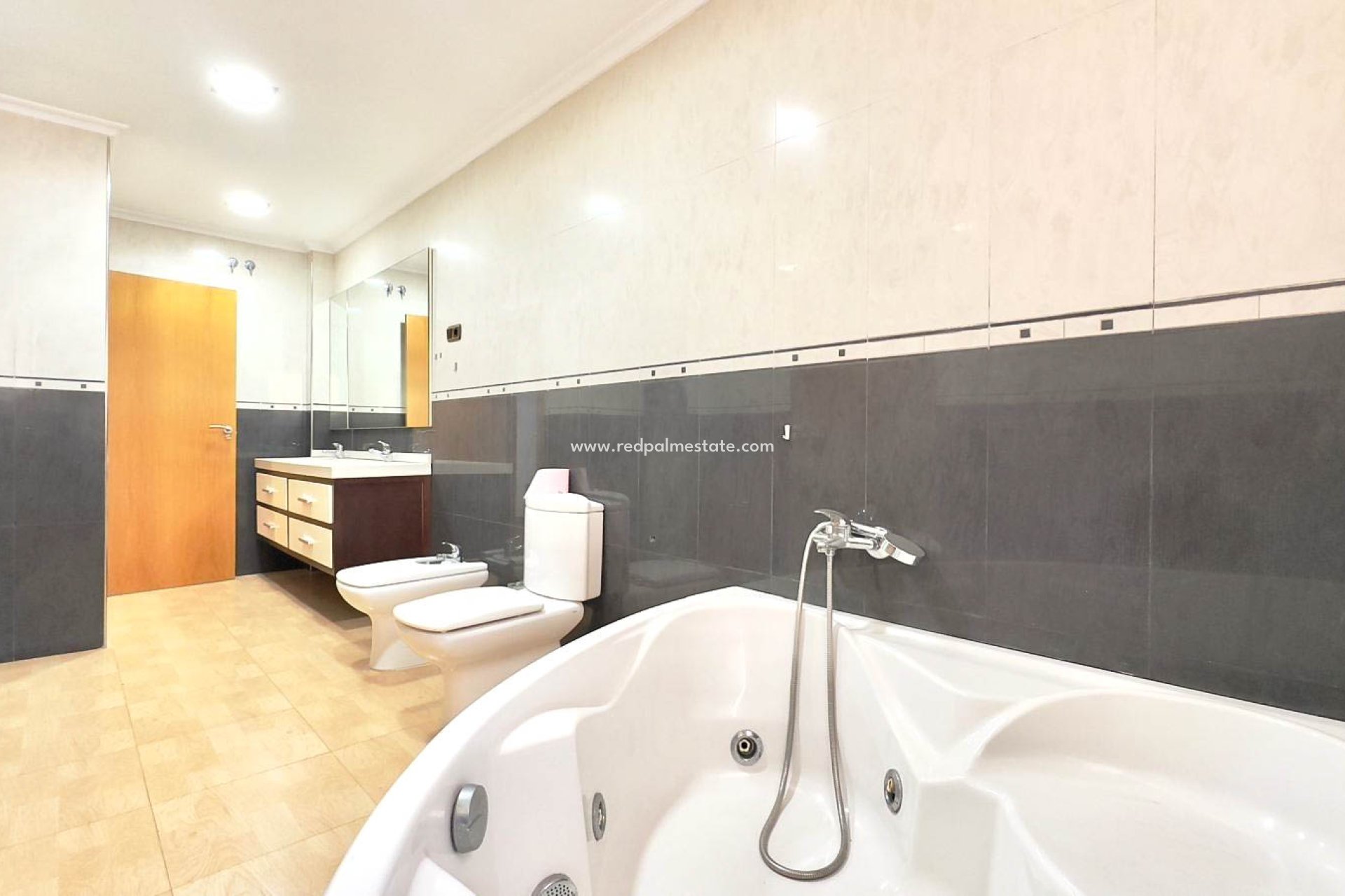 Resale - Apartment -
Torrevieja - Centro Torrevieja