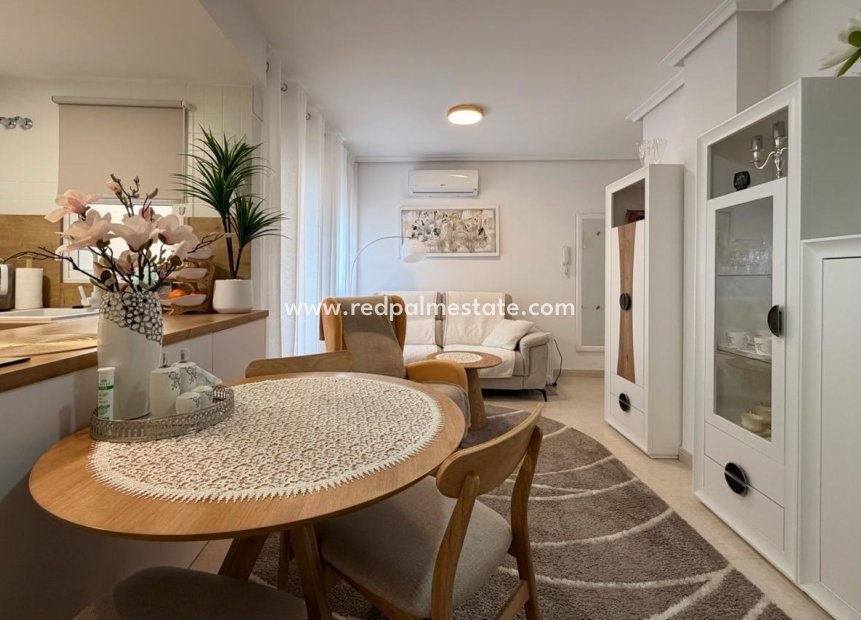 Resale - Apartment -
Torrevieja - Centro Torrevieja