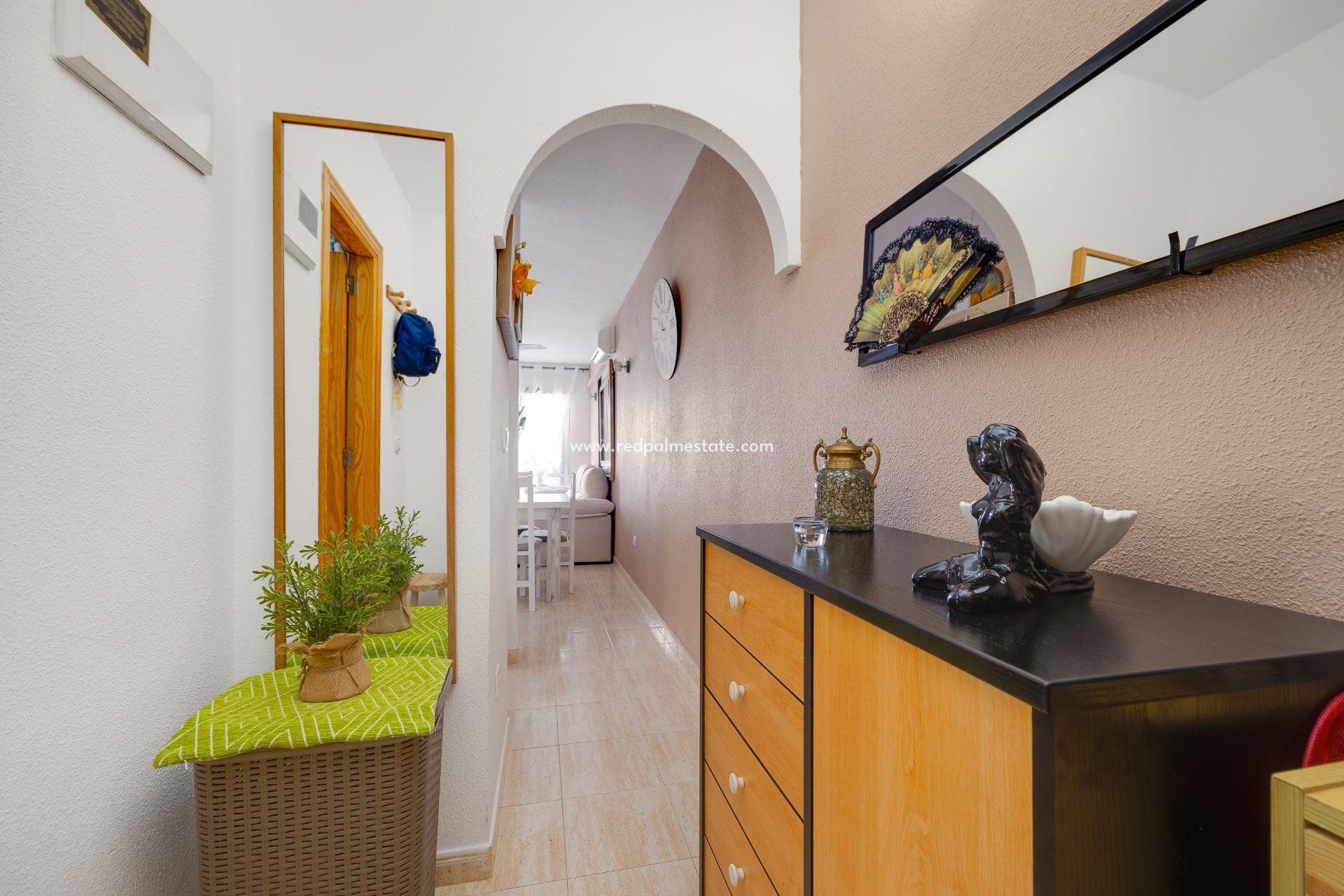 Resale - Apartment -
Torrevieja - Centro Torrevieja