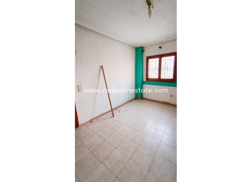 Resale - Apartment -
Torrevieja - Centro Torrevieja