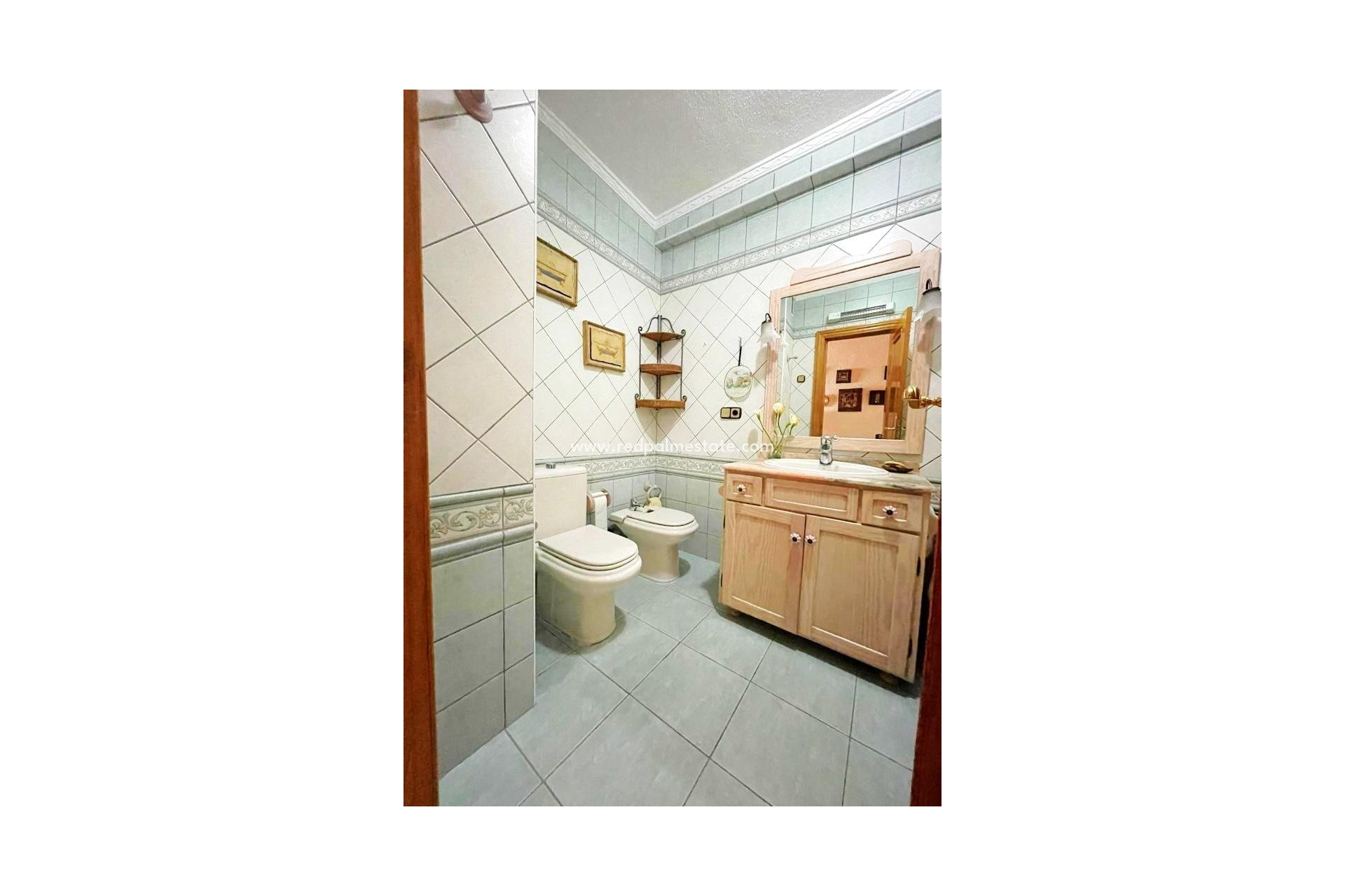 Resale - Apartment -
Torrevieja - Centro Torrevieja