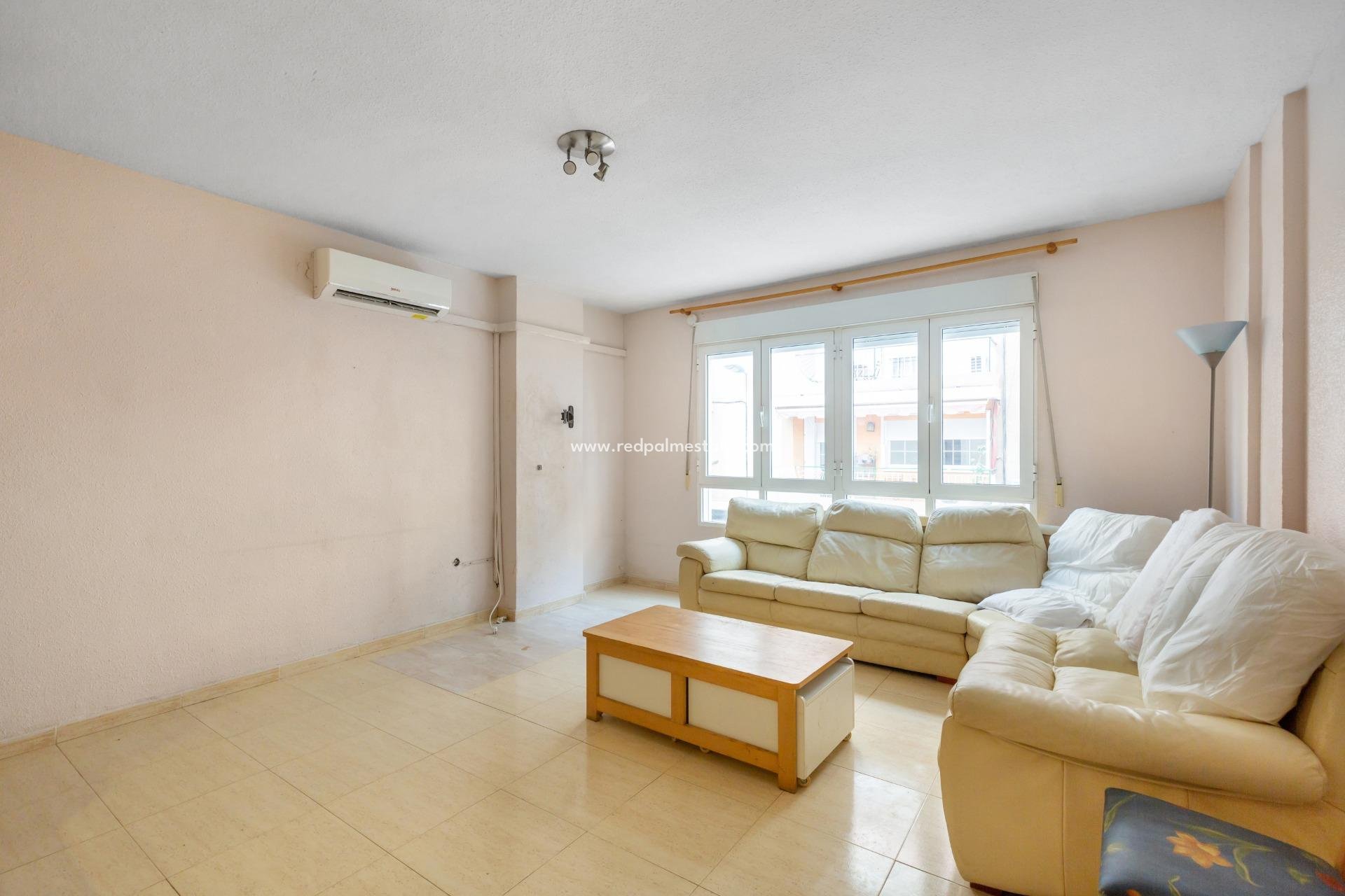 Resale - Apartment -
Torrevieja - Centro Torrevieja
