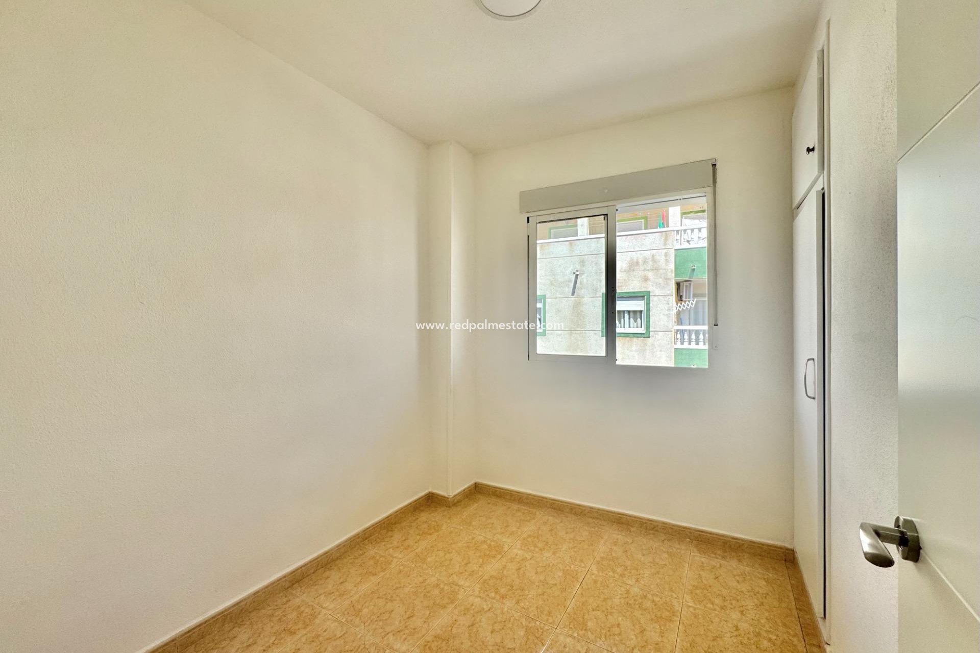 Resale - Apartment -
Torrevieja - Centro Torrevieja