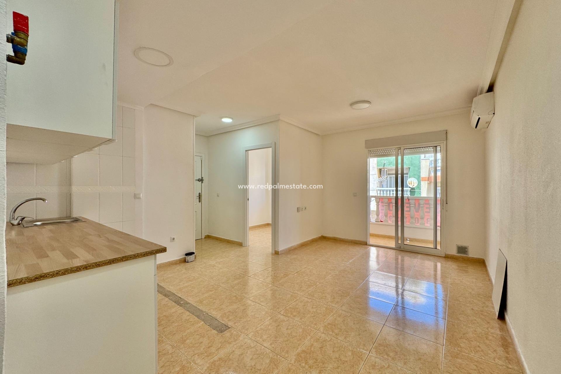 Resale - Apartment -
Torrevieja - Centro Torrevieja